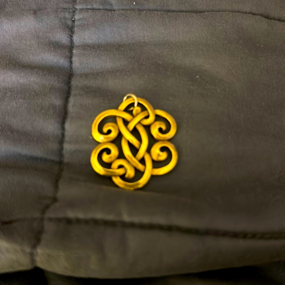 Sweet Vintage Gold Toned Woven Celtic Charm
